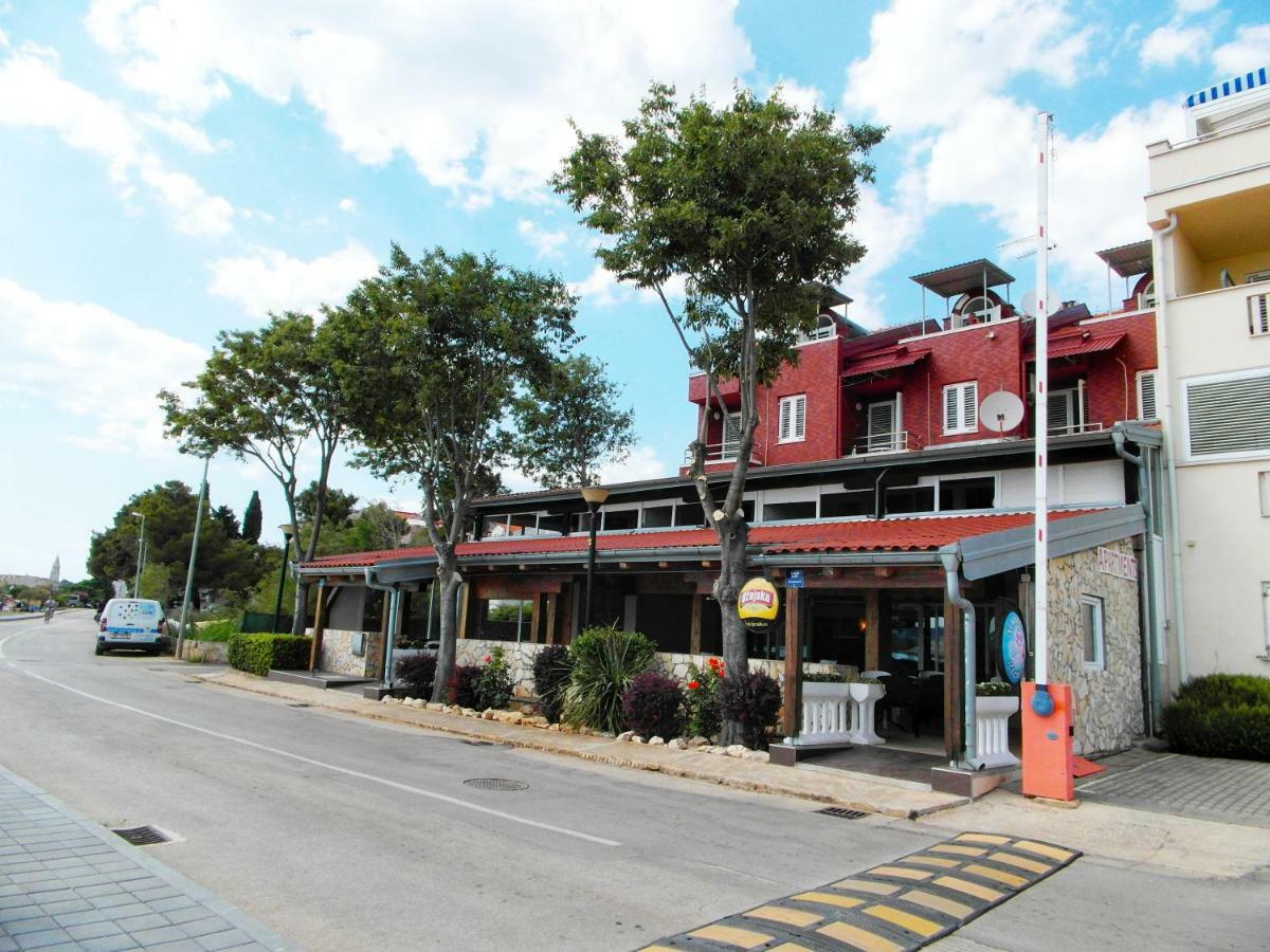 Blue Wave Apartments トゥラニ エクステリア 写真
